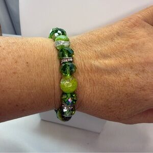 Green Stone & Acrylic Faceted Bead Stretch Bracelet w/ Silver/Rhinestones Spacer